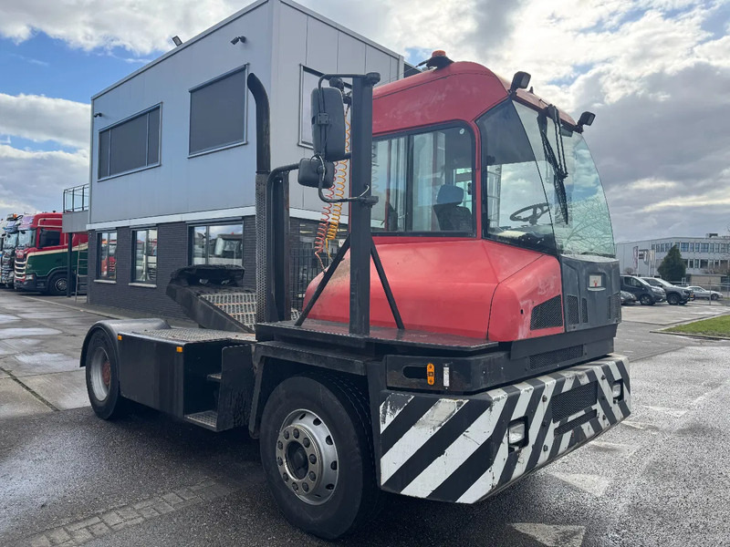 Kalmar TT612D 4X2 - جرارات صالات المطارات: صور 3 Kalmar TT612D 4X2 - جرارات صالات المطارات: صور 3
