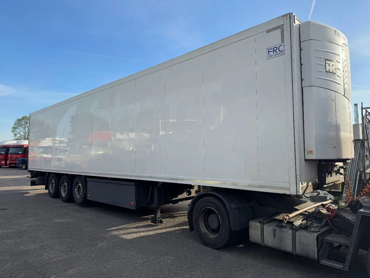 Krone SD THEMO KING SLX 300 3X SAF AXLE - مبردة نصف مقطورة: صور 1 Krone SD THEMO KING SLX 300 3X SAF AXLE - مبردة نصف مقطورة: صور 1