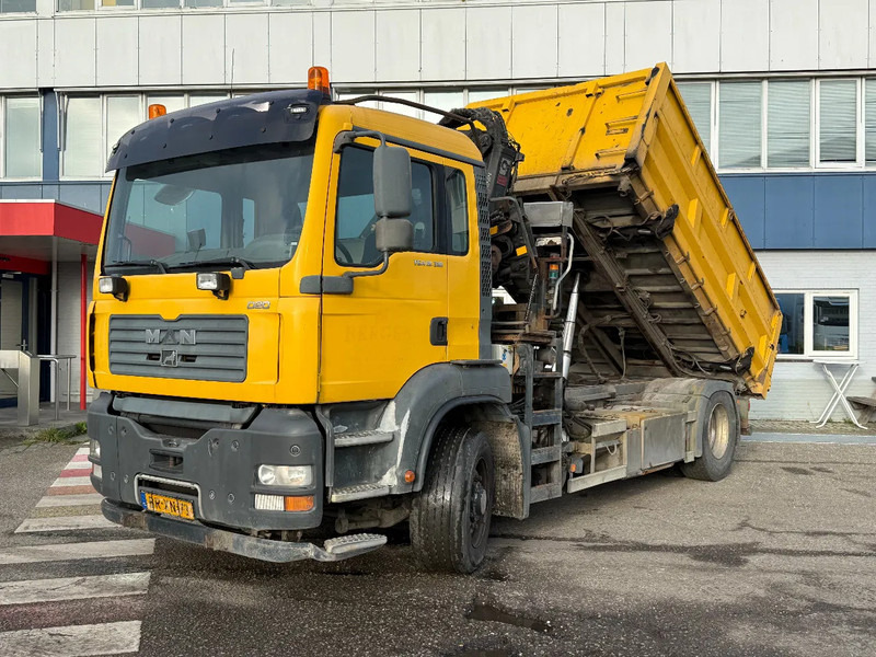 MAN TGA 18.310 4X4 + HIAB 122 ES-2 - DAMAGED CRANE - قلابات, شاحنة كرين: صور 1 MAN TGA 18.310 4X4 + HIAB 122 ES-2 - DAMAGED CRANE - قلابات, شاحنة كرين: صور 1