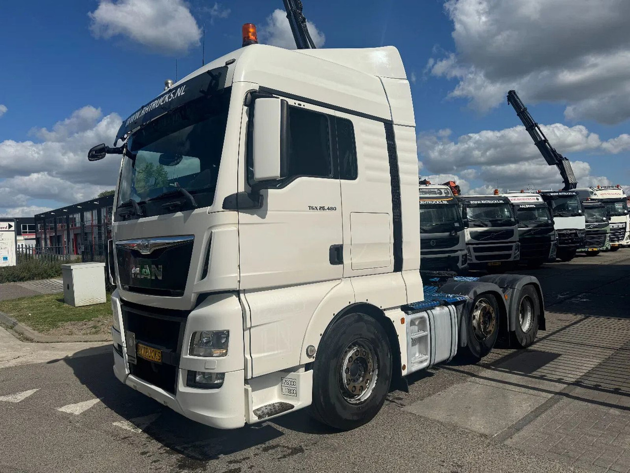 MAN TGX 26.480 6X2 EURO 6 SPOILERS AUTOMATIC - شاحنة جرار: صور 1 MAN TGX 26.480 6X2 EURO 6 SPOILERS AUTOMATIC - شاحنة جرار: صور 1