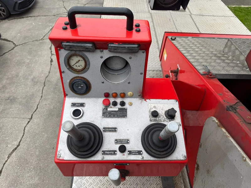 المطافئ Scania P82 4X2 - FIRE TRUCK - 30M LIFT: صور 13