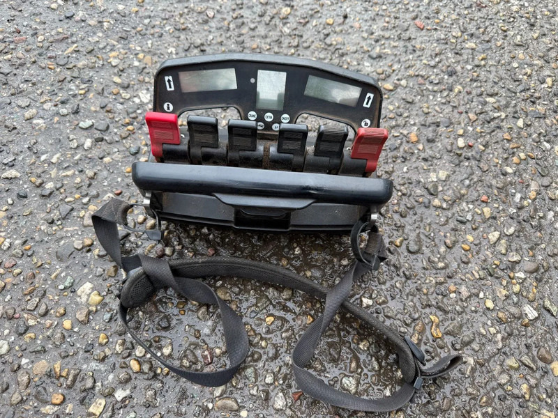 Scania R500 V8 8X4 + HIAB 220-5 + REMOTE + CABLELIFT - FULL STEEL SUSP. MANUAL GEAR. BIG AXLES - شاحنة - نظام الكابلات, شاحنة كرين: صور 3 Scania R500 V8 8X4 + HIAB 220-5 + REMOTE + CABLELIFT - FULL STEEL SUSP. MANUAL GEAR. BIG AXLES - شاحنة - نظام الكابلات, شاحنة كرين: صور 3