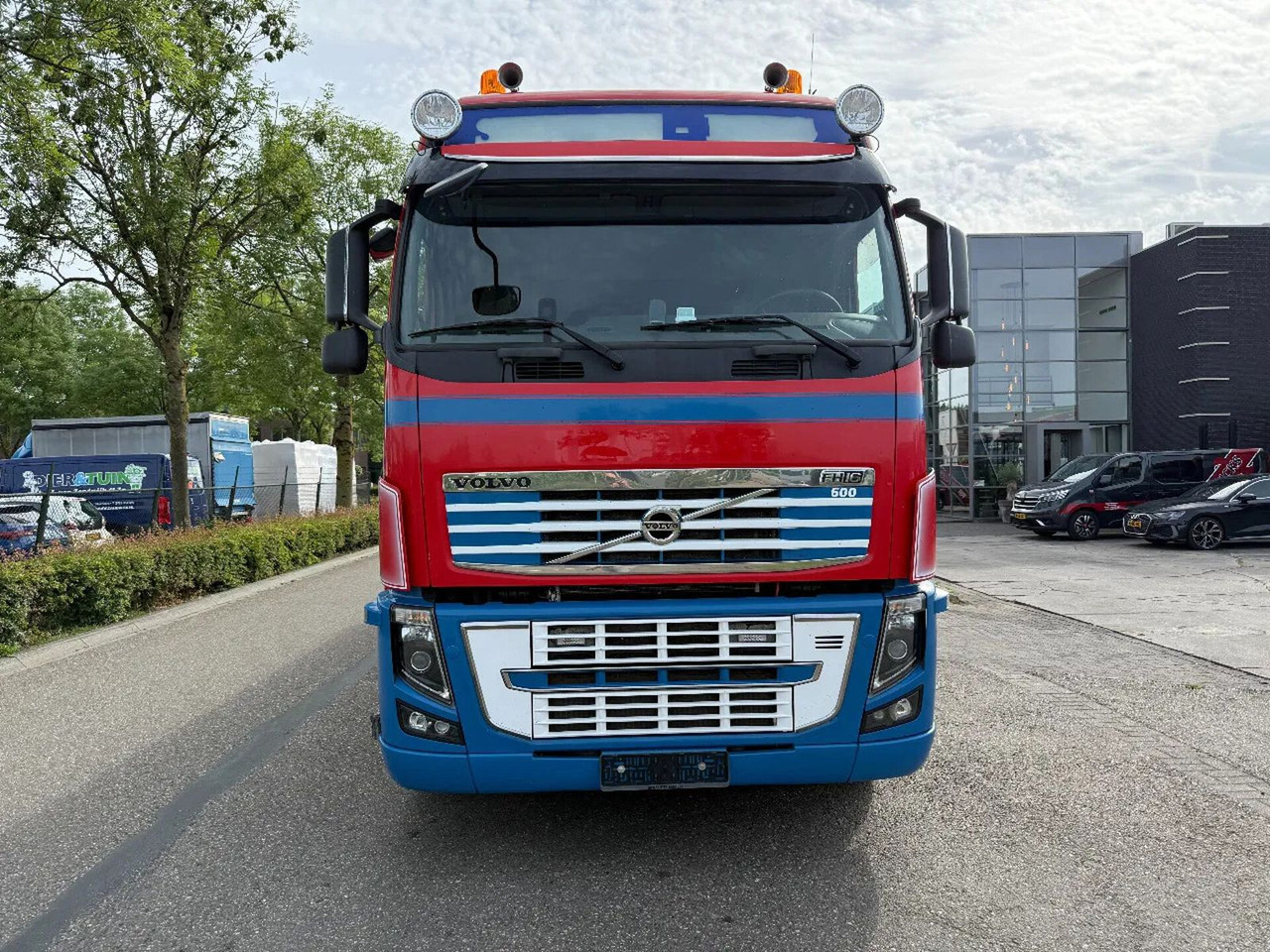 Volvo FH 600 - 6X2 - EURO 5 + HMF 2420 K5 + REMOTE - شاحنات مسطحة, شاحنة كرين: صور 2 Volvo FH 600 - 6X2 - EURO 5 + HMF 2420 K5 + REMOTE - شاحنات مسطحة, شاحنة كرين: صور 2