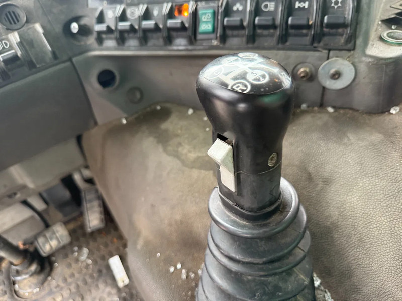 تأجير Volvo FL 12.420 6X2 MANUAL GEAR / FULL STEEL SUSP. / 10 TYRES / HUB REDUCT. + CABLELIFT TIPPER + CONTAINER FLATBED Volvo FL 12.420 6X2 MANUAL GEAR / FULL STEEL SUSP. / 10 TYRES / HUB REDUCT. + CABLELIFT TIPPER + CONTAINER FLATBED: صور 14