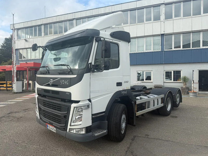 Volvo FM 330 FM 330 6X2 GESTUURD MET KM 235315 - الشاسيه شاحنة: صور 1 Volvo FM 330 FM 330 6X2 GESTUURD MET KM 235315 - الشاسيه شاحنة: صور 1