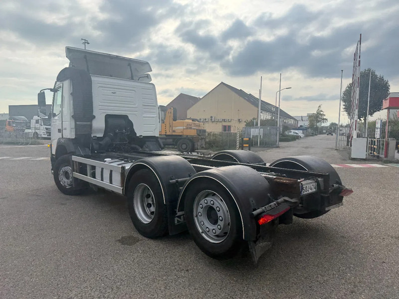 Volvo FM 330 FM 330 6X2 GESTUURD MET KM 235315 - الشاسيه شاحنة: صور 2 Volvo FM 330 FM 330 6X2 GESTUURD MET KM 235315 - الشاسيه شاحنة: صور 2