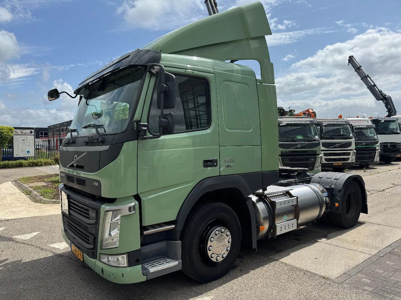 Volvo FM 420 4X2 - DIESEL & LNG GAS - شاحنة جرار: صور 1 Volvo FM 420 4X2 - DIESEL & LNG GAS - شاحنة جرار: صور 1