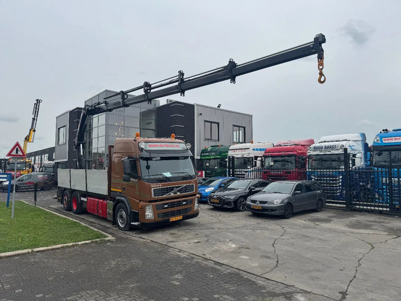 Volvo FM 500 6X2 EURO 5 HIAB 211 EP5 + REMOTE CONTROL - شاحنة كرين: صور 1 Volvo FM 500 6X2 EURO 5 HIAB 211 EP5 + REMOTE CONTROL - شاحنة كرين: صور 1