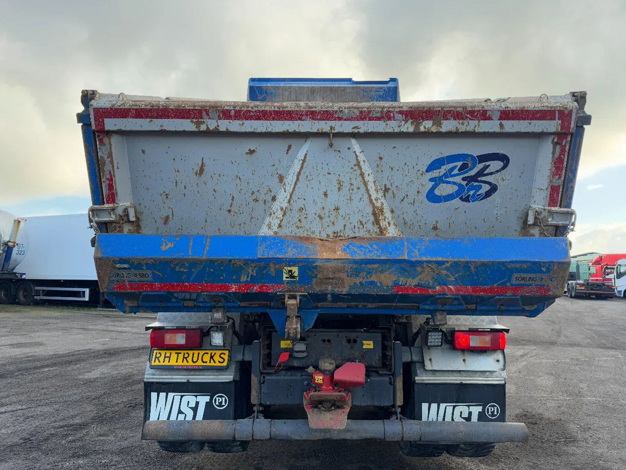 Volvo FMX 540 8X4 - EURO 6 + KIPPER + LIFTING AXLE Volvo FMX 540 8X4 - EURO 6 + KIPPER + LIFTING AXLE - قلابات: صور 5 Volvo FMX 540 8X4 - EURO 6 + KIPPER + LIFTING AXLE Volvo FMX 540 8X4 - EURO 6 + KIPPER + LIFTING AXLE - قلابات: صور 5