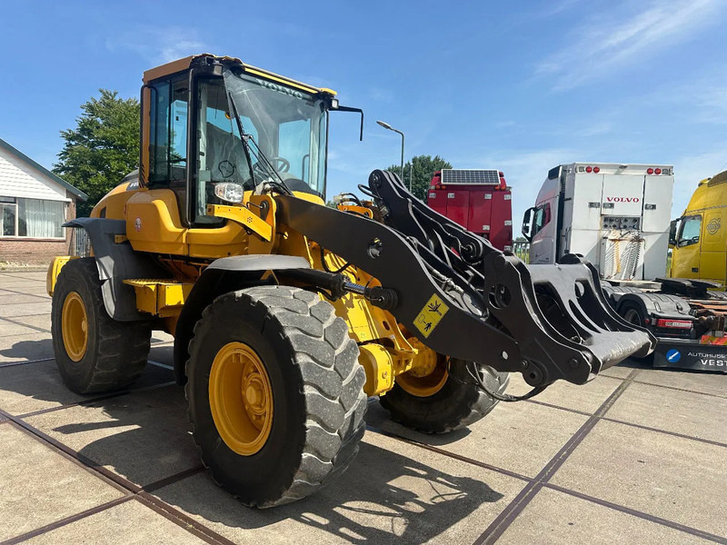 Volvo L60H , CE, 31359 HOURS, AUXILIARY HYDRAULICS, AIR CONDITIONER - لودر: صور 4 Volvo L60H , CE, 31359 HOURS, AUXILIARY HYDRAULICS, AIR CONDITIONER - لودر: صور 4