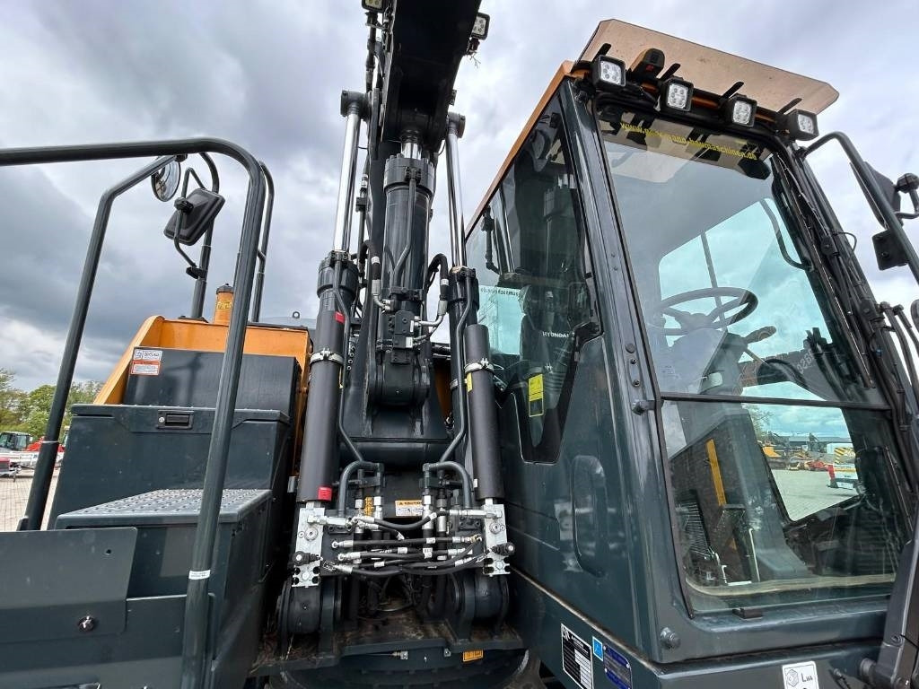 HYUNDAI HW170 ACR - حفارة على عجلات: صور 5 HYUNDAI HW170 ACR - حفارة على عجلات: صور 5