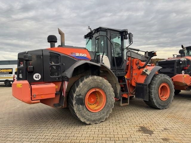 Hitachi ZW 250-6 - اللودر بعجل: صور 3 Hitachi ZW 250-6 - اللودر بعجل: صور 3