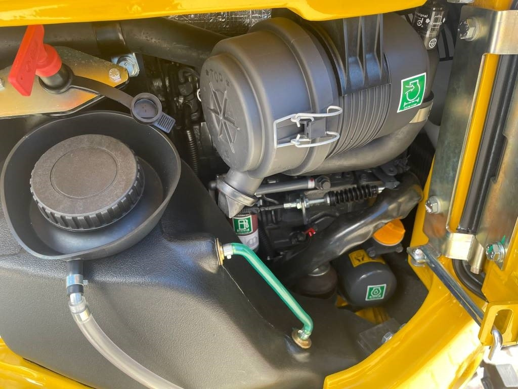 KOMATSU PC16 - حفارة مصغرة: صور 4 KOMATSU PC16 - حفارة مصغرة: صور 4