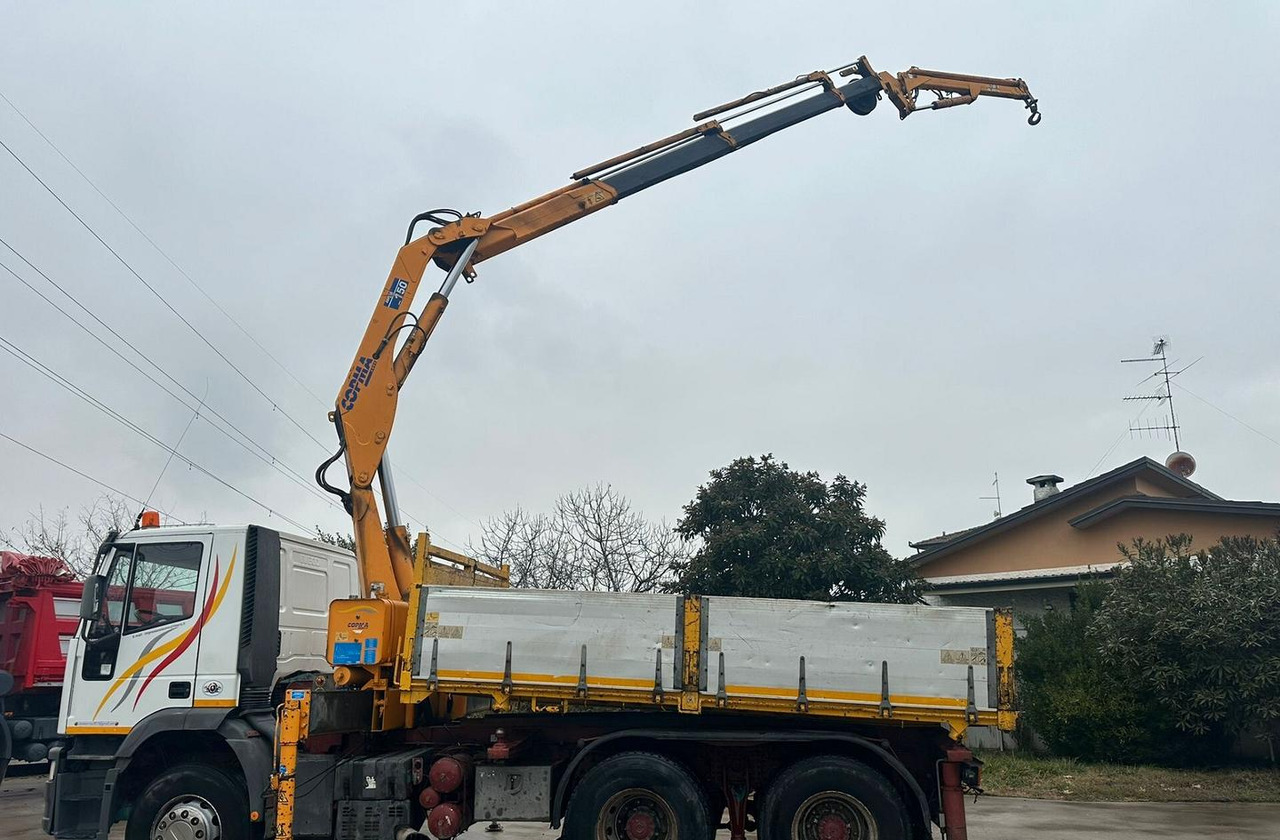 Motrice Iveco eurotech con la grù - قلابات, شاحنة كرين: صور 1 Motrice Iveco eurotech con la grù - قلابات, شاحنة كرين: صور 1