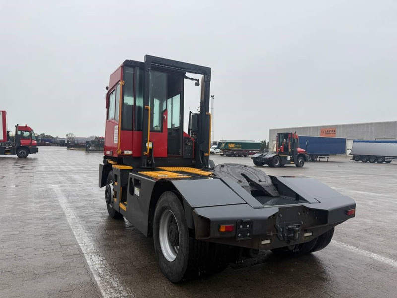Kalmar Terminal tractor / Terminal-Zugmaschine / - شاحنة جرار: صور 5 Kalmar Terminal tractor / Terminal-Zugmaschine / - شاحنة جرار: صور 5