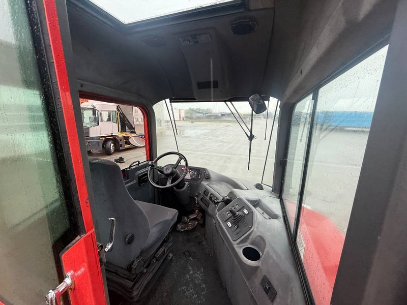 شاحنة جرار Kalmar Terminal tractor / Terminal-Zugmaschine /: صور 9 شاحنة جرار Kalmar Terminal tractor / Terminal-Zugmaschine /: صور 9