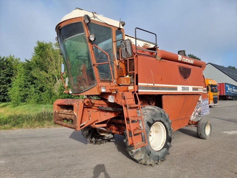 Laverda 3500 - حصادة شاملة: صور 1 Laverda 3500 - حصادة شاملة: صور 1