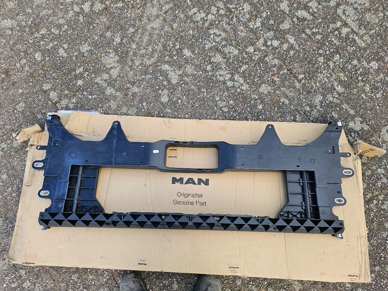 MAN TGM - Bumpersteun midden - 81.41610-5742 - قطع الغيار - شاحنة: صور 1 MAN TGM - Bumpersteun midden - 81.41610-5742 - قطع الغيار - شاحنة: صور 1