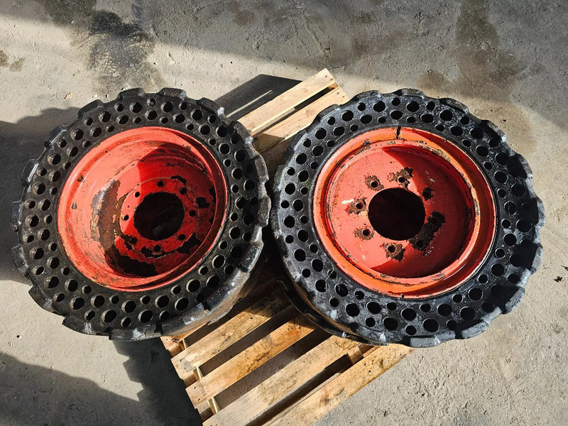 Michelin 30x10-16 - الإطارات - شاحنة: صور 1 Michelin 30x10-16 - الإطارات - شاحنة: صور 1