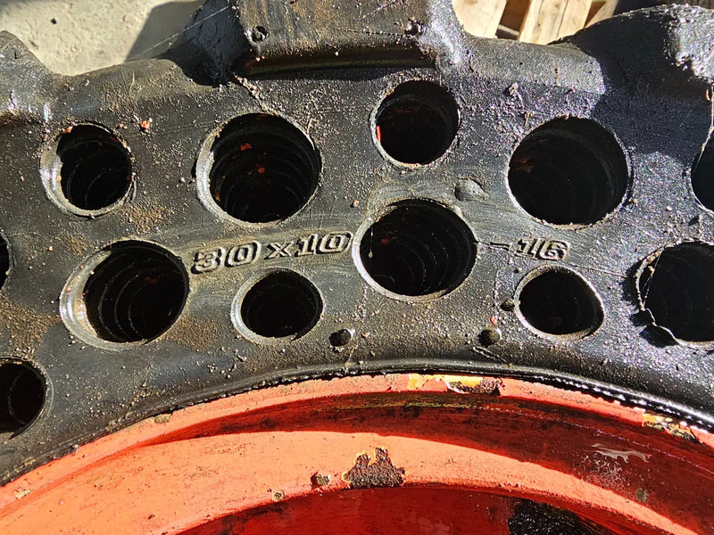 Michelin 30x10-16 - الإطارات - شاحنة: صور 4 Michelin 30x10-16 - الإطارات - شاحنة: صور 4