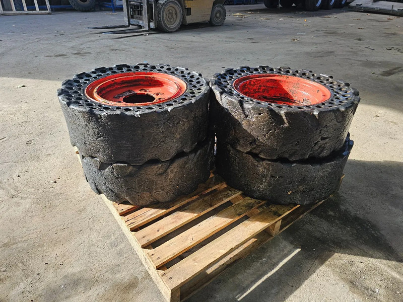 Michelin 30x10-16 - الإطارات - شاحنة: صور 3 Michelin 30x10-16 - الإطارات - شاحنة: صور 3