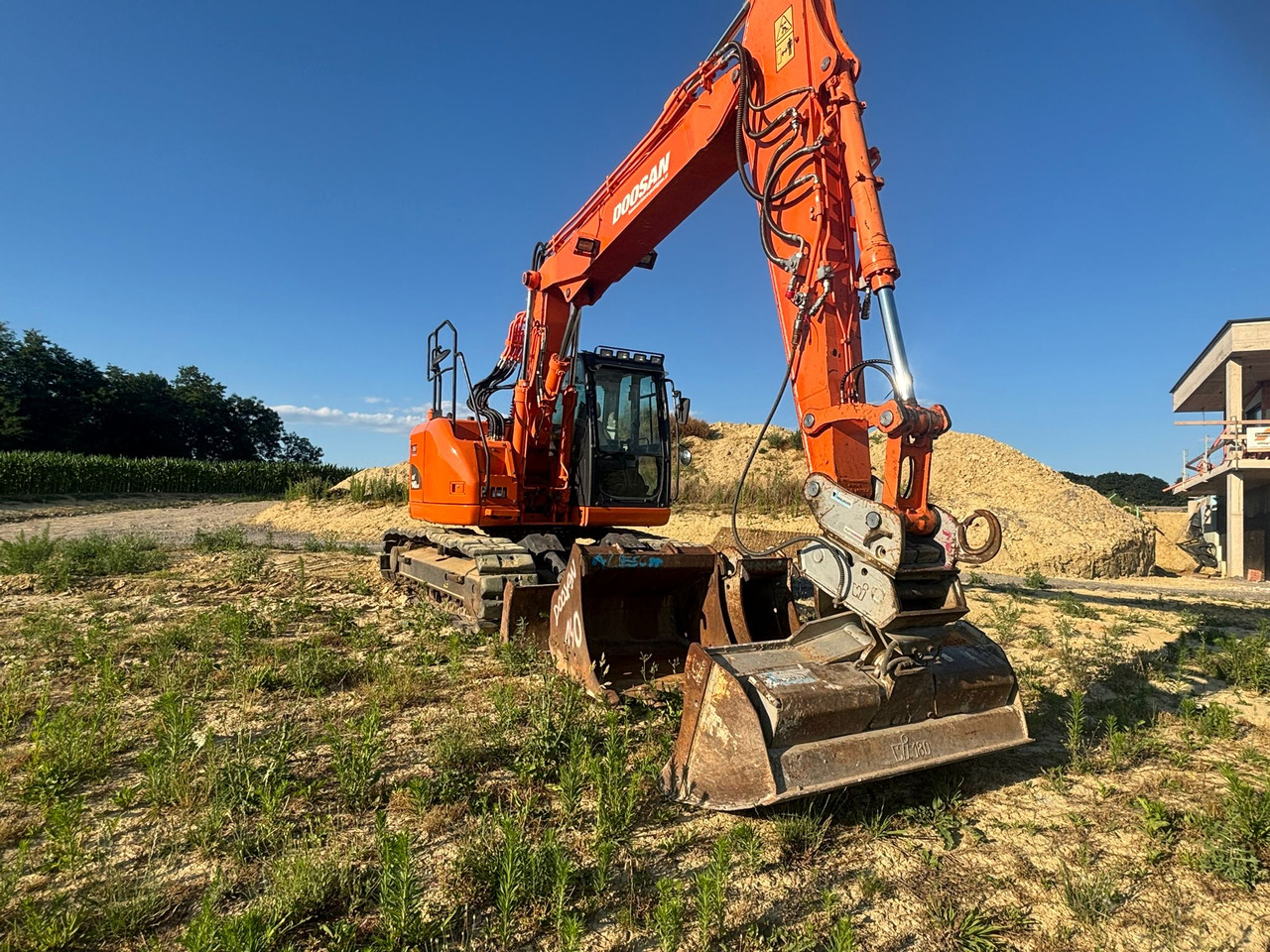 DOOSAN DX 140 LCR-3 - حفارات زحافة: صور 3 DOOSAN DX 140 LCR-3 - حفارات زحافة: صور 3