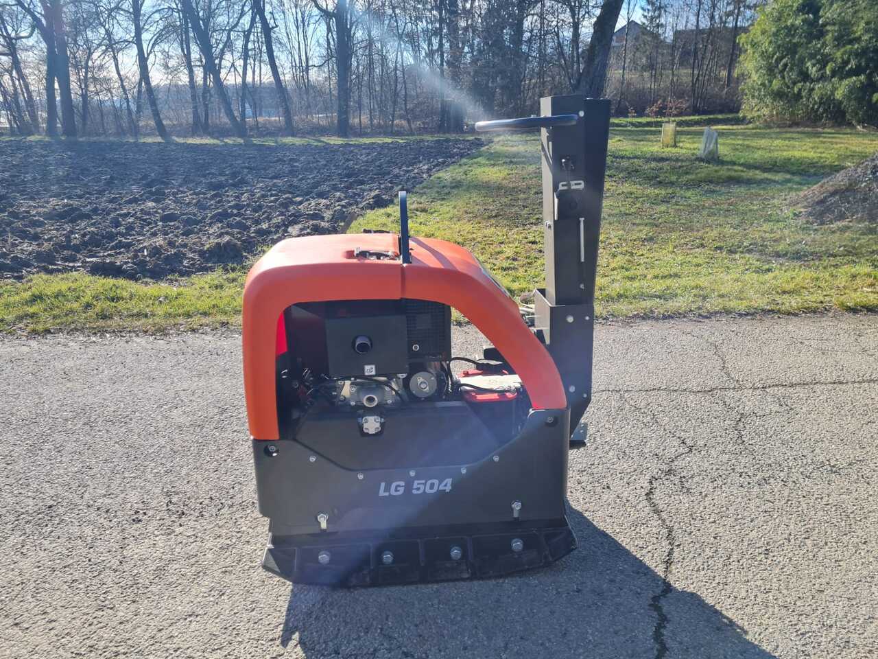 Husqvarna LG 504 - صفائح اهتزازية: صور 2 Husqvarna LG 504 - صفائح اهتزازية: صور 2