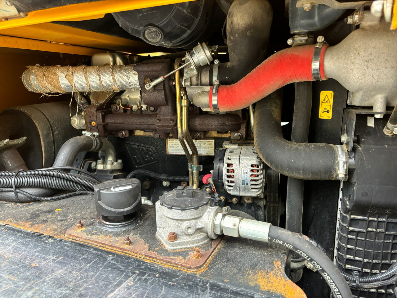 شاحنة مفصلية JCB 6 TST: صور 9