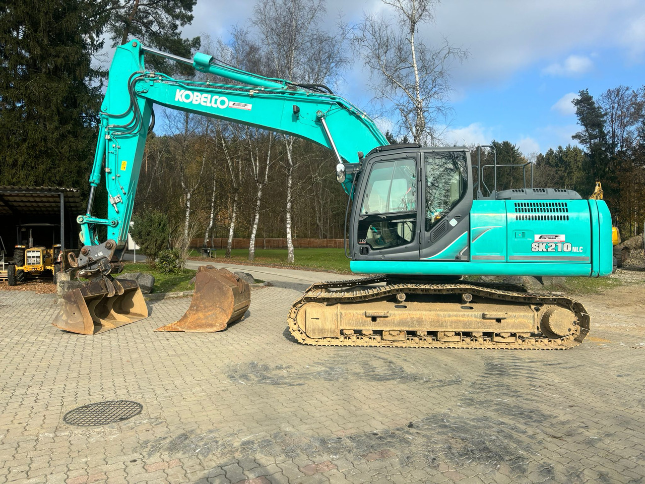 Kobelco SK 210 NLC-9 - حفارات زحافة: صور 1 Kobelco SK 210 NLC-9 - حفارات زحافة: صور 1