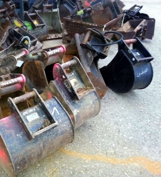 - بكت - حفارة مصغرة: صور 1 - بكت - حفارة مصغرة: صور 1