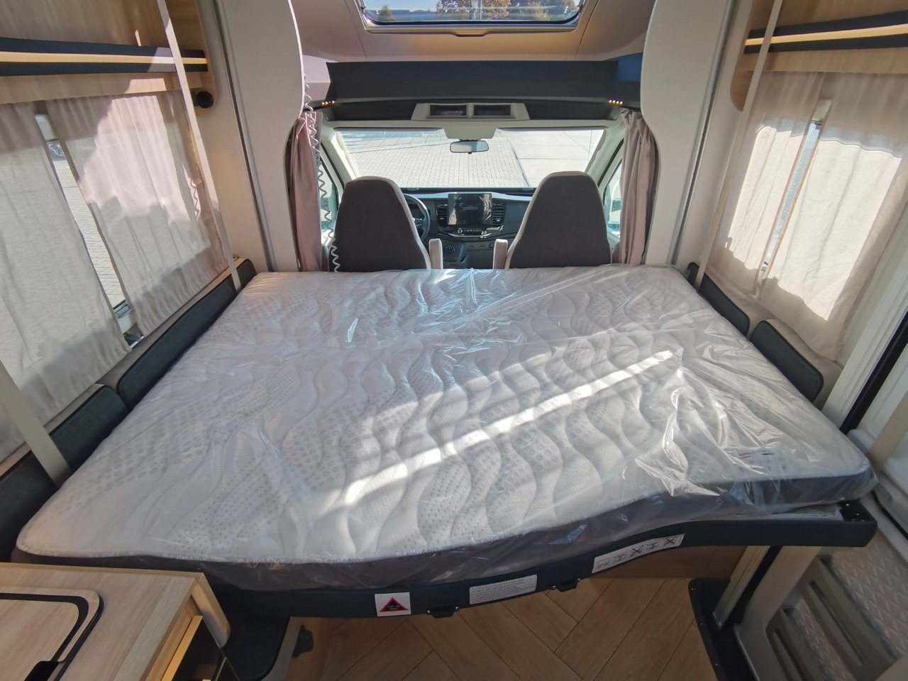 موتر هوم شبه متكامل Chausson 650 TITANIUM / - 2026 - / 165PS - 8G. / HUBBETT: صور 13