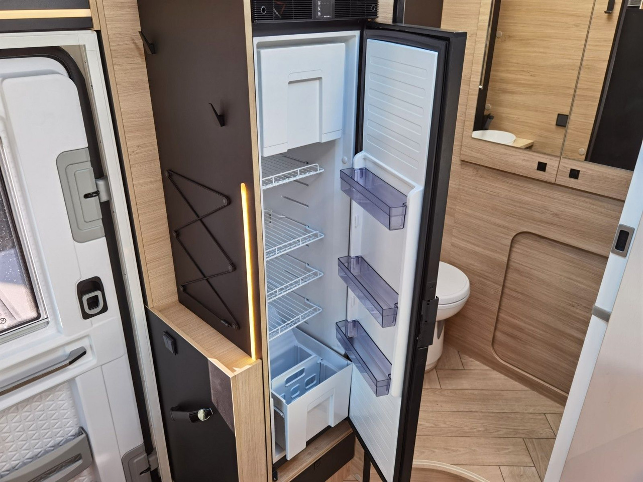 موتر هوم شبه متكامل Chausson 650 TITANIUM / - 2026 - / 165PS - 8G. / HUBBETT: صور 16