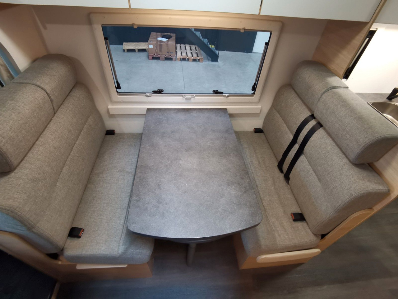 موتر هوم سقف عالي Chausson C 656 FIRST LINE /-2026-/140PS-8G./ ETAGENBETTEN: صور 20