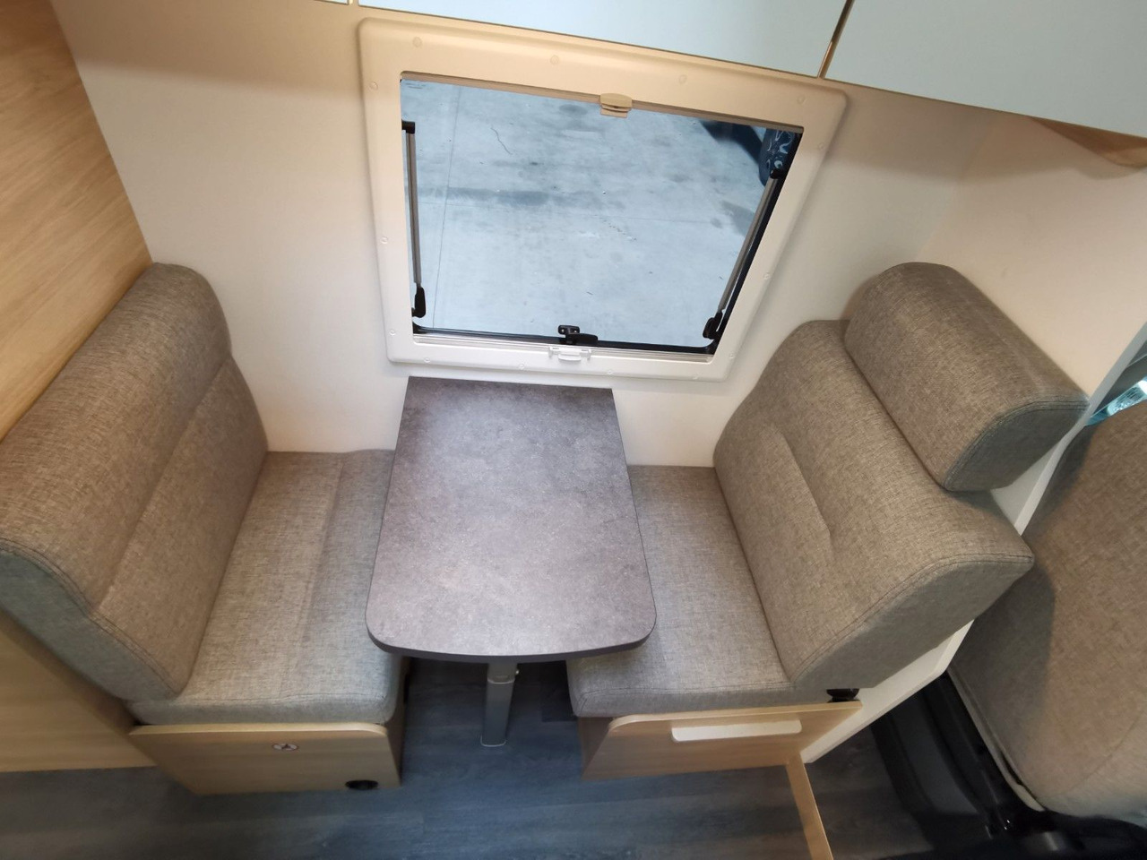 موتر هوم سقف عالي Chausson C 656 FIRST LINE /-2026-/140PS-8G./ ETAGENBETTEN: صور 19