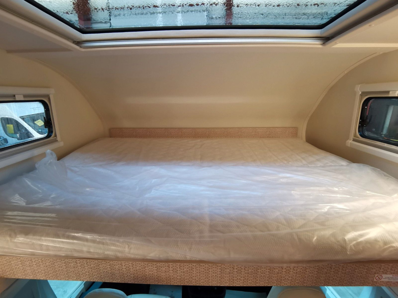 موتر هوم سقف عالي Eura Mobil ACTIVA ONE 690 HB / 180PS-9G AUTOMATIK -40H MAXI: صور 20 موتر هوم سقف عالي Eura Mobil ACTIVA ONE 690 HB / 180PS-9G AUTOMATIK -40H MAXI: صور 20