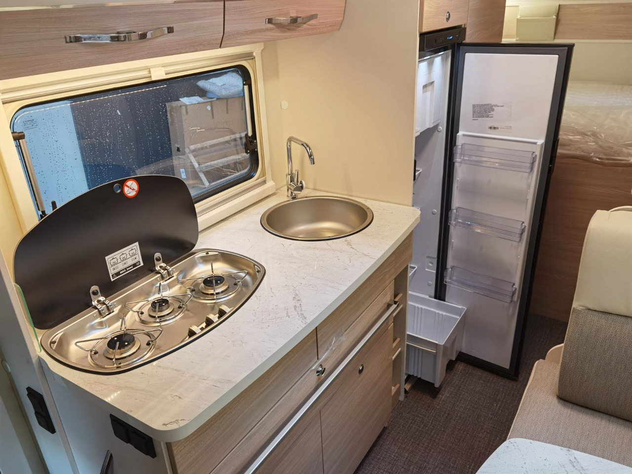 موتر هوم سقف عالي Eura Mobil ACTIVA ONE 690 HB / 180PS-9G AUTOMATIK -40H MAXI: صور 17 موتر هوم سقف عالي Eura Mobil ACTIVA ONE 690 HB / 180PS-9G AUTOMATIK -40H MAXI: صور 17