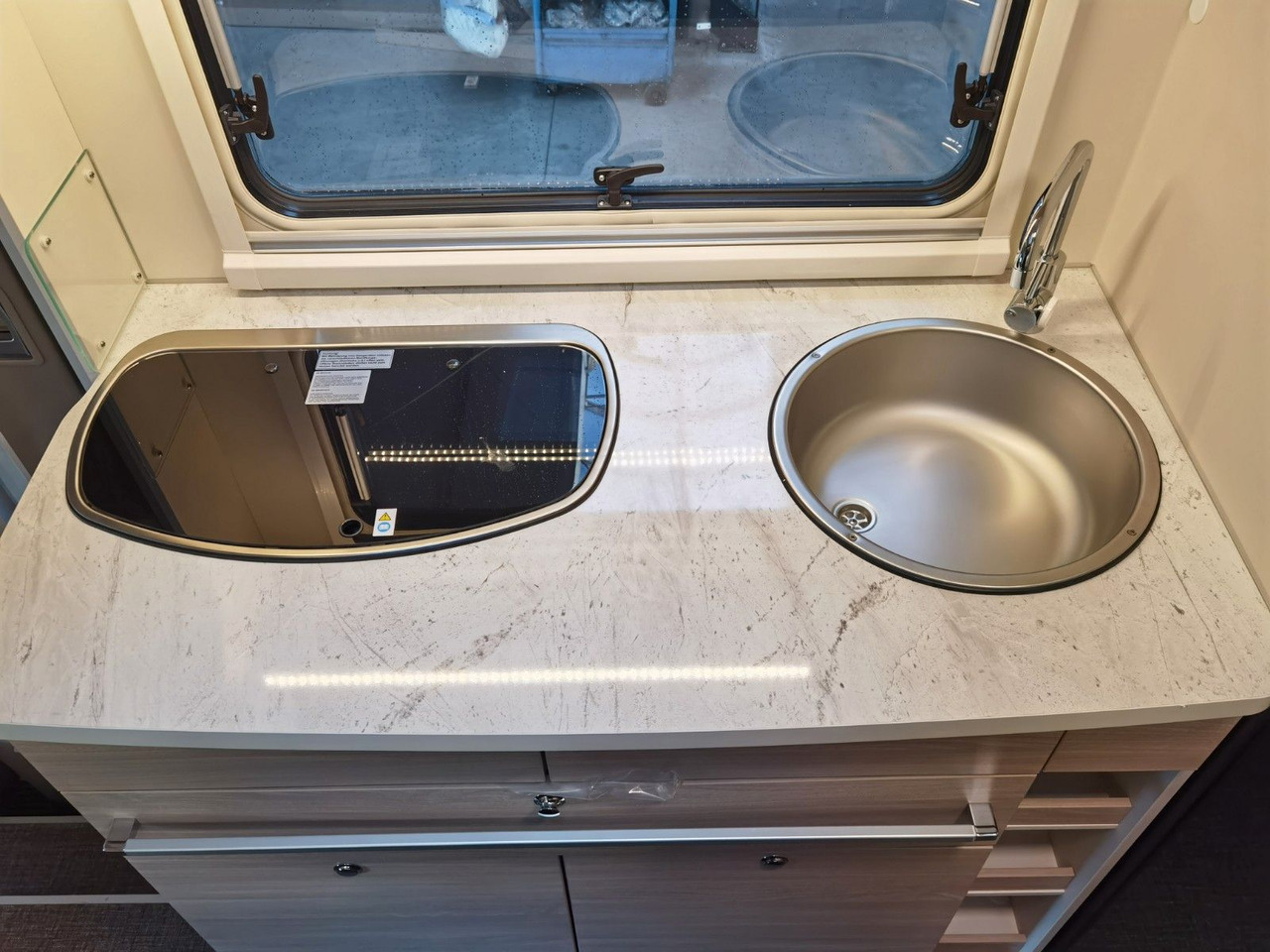 موتر هوم سقف عالي Eura Mobil ACTIVA ONE 690 HB / 180PS-9G AUTOMATIK -40H MAXI: صور 18 موتر هوم سقف عالي Eura Mobil ACTIVA ONE 690 HB / 180PS-9G AUTOMATIK -40H MAXI: صور 18