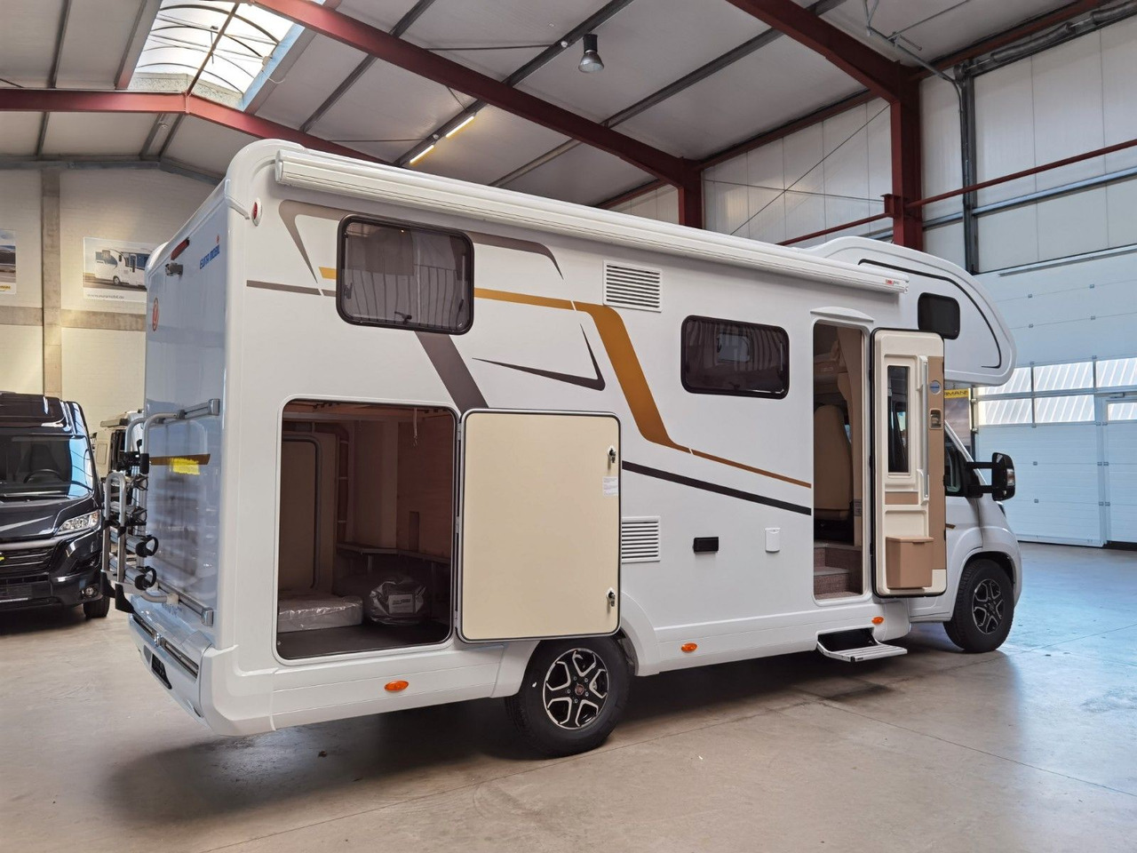 موتر هوم سقف عالي Eura Mobil ACTIVA ONE 690 HB / 180PS-9G AUTOMATIK -40H MAXI: صور 8 موتر هوم سقف عالي Eura Mobil ACTIVA ONE 690 HB / 180PS-9G AUTOMATIK -40H MAXI: صور 8