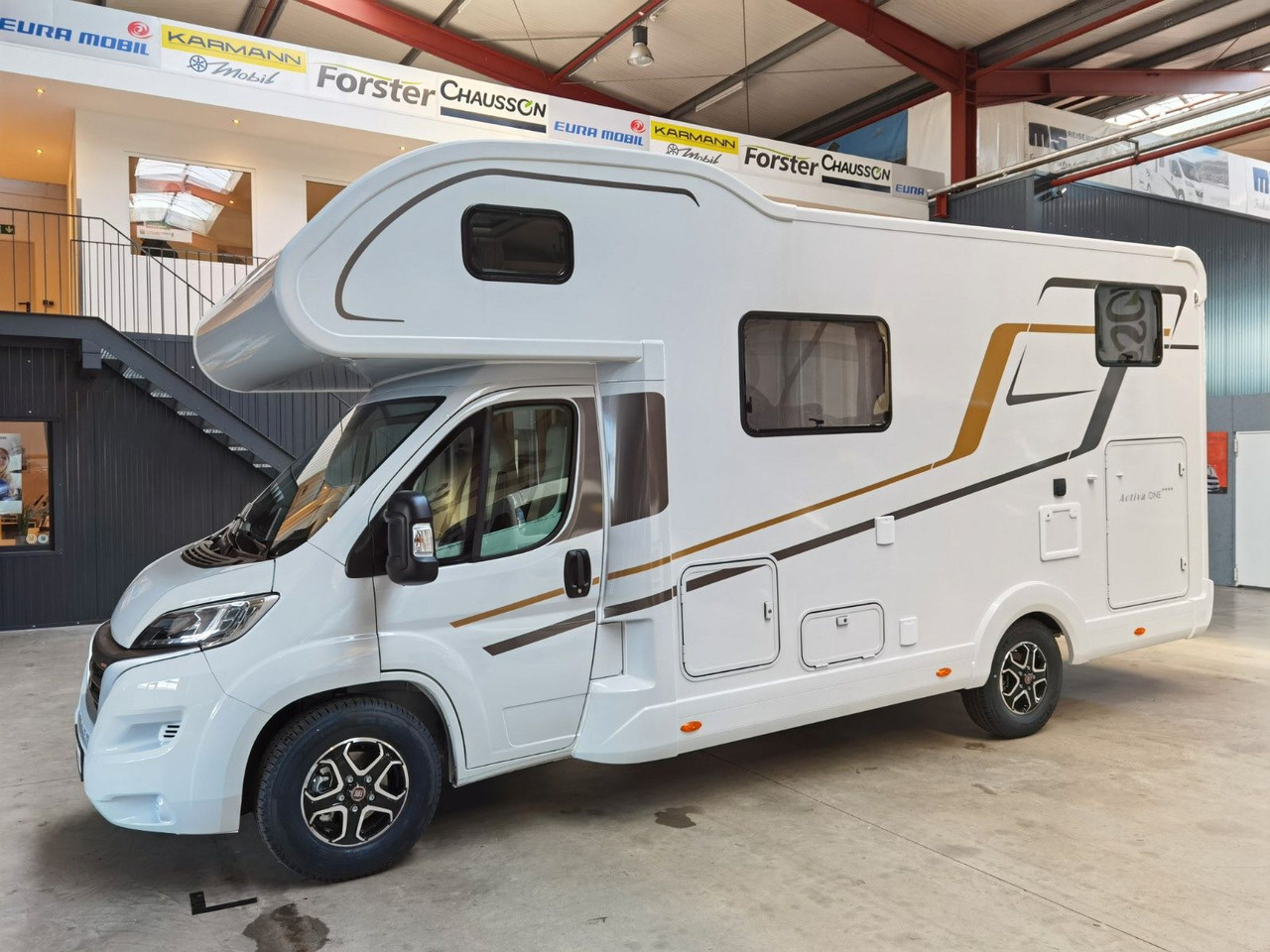 موتر هوم سقف عالي Eura Mobil ACTIVA ONE 690 HB / 180PS-9G AUTOMATIK -40H MAXI: صور 6 موتر هوم سقف عالي Eura Mobil ACTIVA ONE 690 HB / 180PS-9G AUTOMATIK -40H MAXI: صور 6