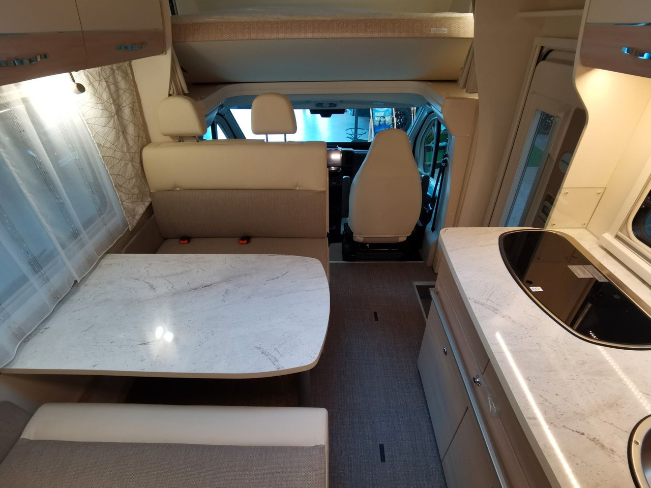 موتر هوم سقف عالي Eura Mobil ACTIVA ONE 690 HB / 180PS-9G AUTOMATIK -40H MAXI: صور 15 موتر هوم سقف عالي Eura Mobil ACTIVA ONE 690 HB / 180PS-9G AUTOMATIK -40H MAXI: صور 15