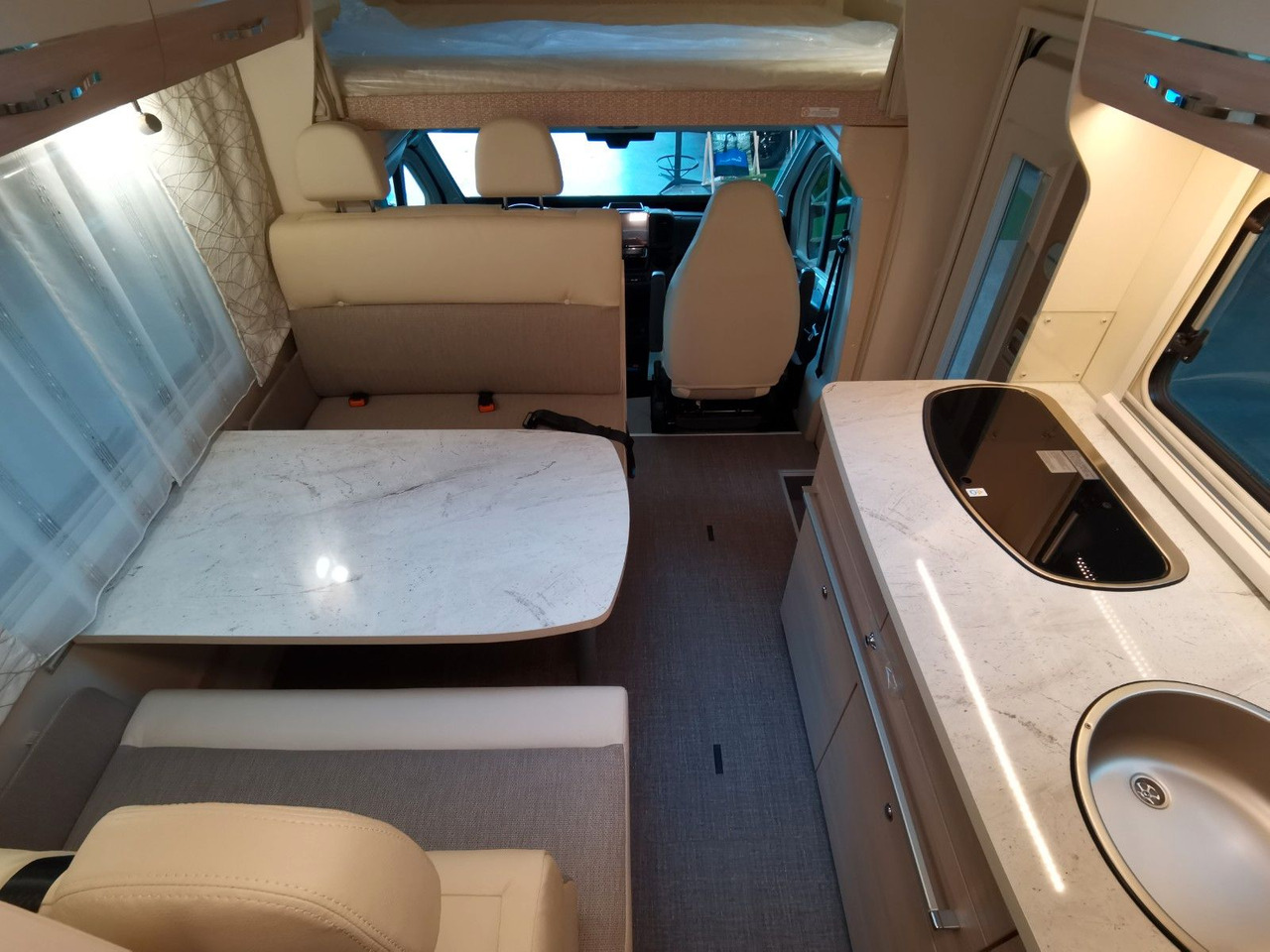 موتر هوم سقف عالي Eura Mobil ACTIVA ONE 690 HB / 180PS-9G AUTOMATIK -40H MAXI: صور 13 موتر هوم سقف عالي Eura Mobil ACTIVA ONE 690 HB / 180PS-9G AUTOMATIK -40H MAXI: صور 13