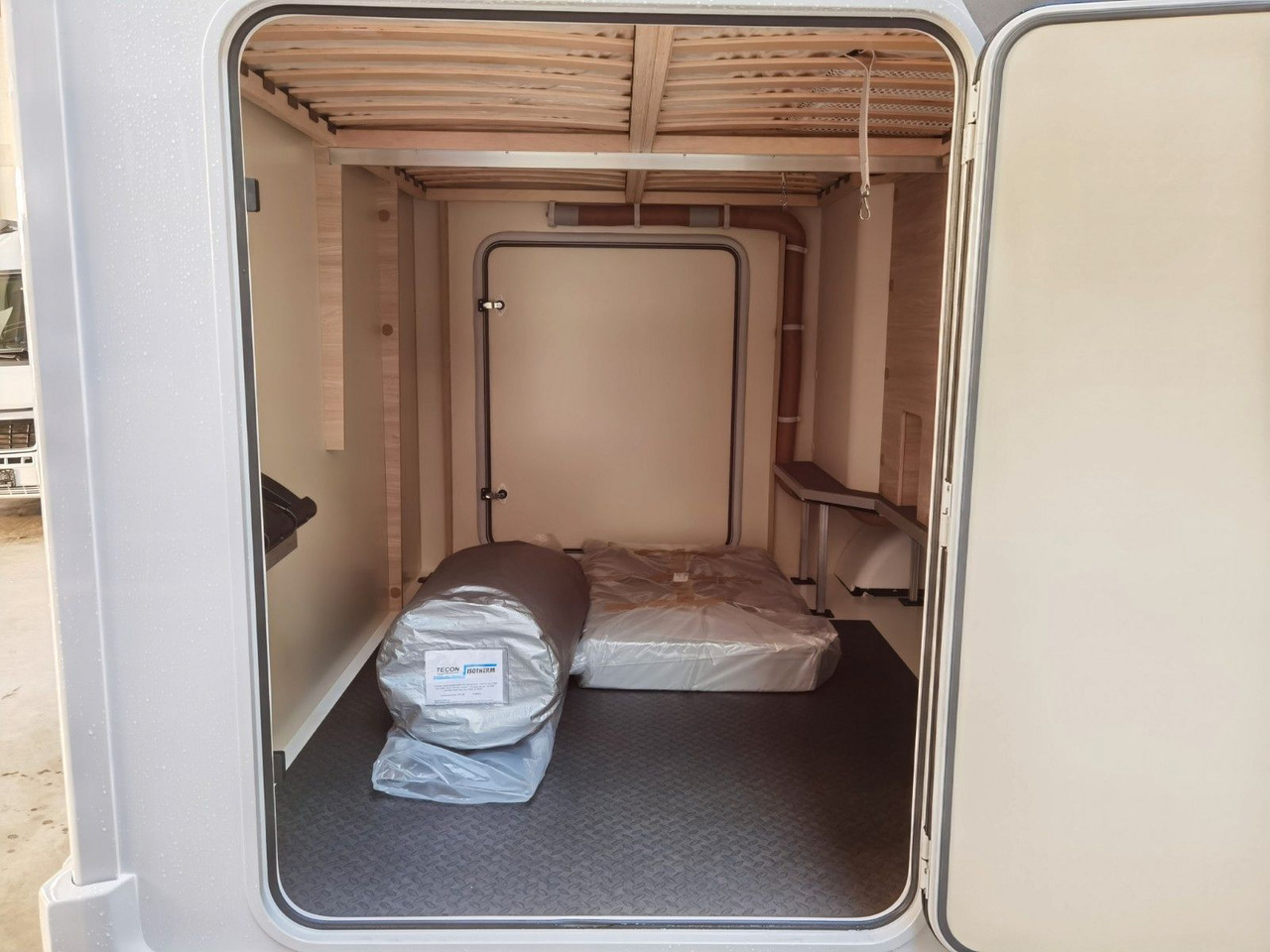 موتر هوم سقف عالي Eura Mobil ACTIVA ONE 690 HB / 180PS-9G AUTOMATIK -40H MAXI: صور 9 موتر هوم سقف عالي Eura Mobil ACTIVA ONE 690 HB / 180PS-9G AUTOMATIK -40H MAXI: صور 9