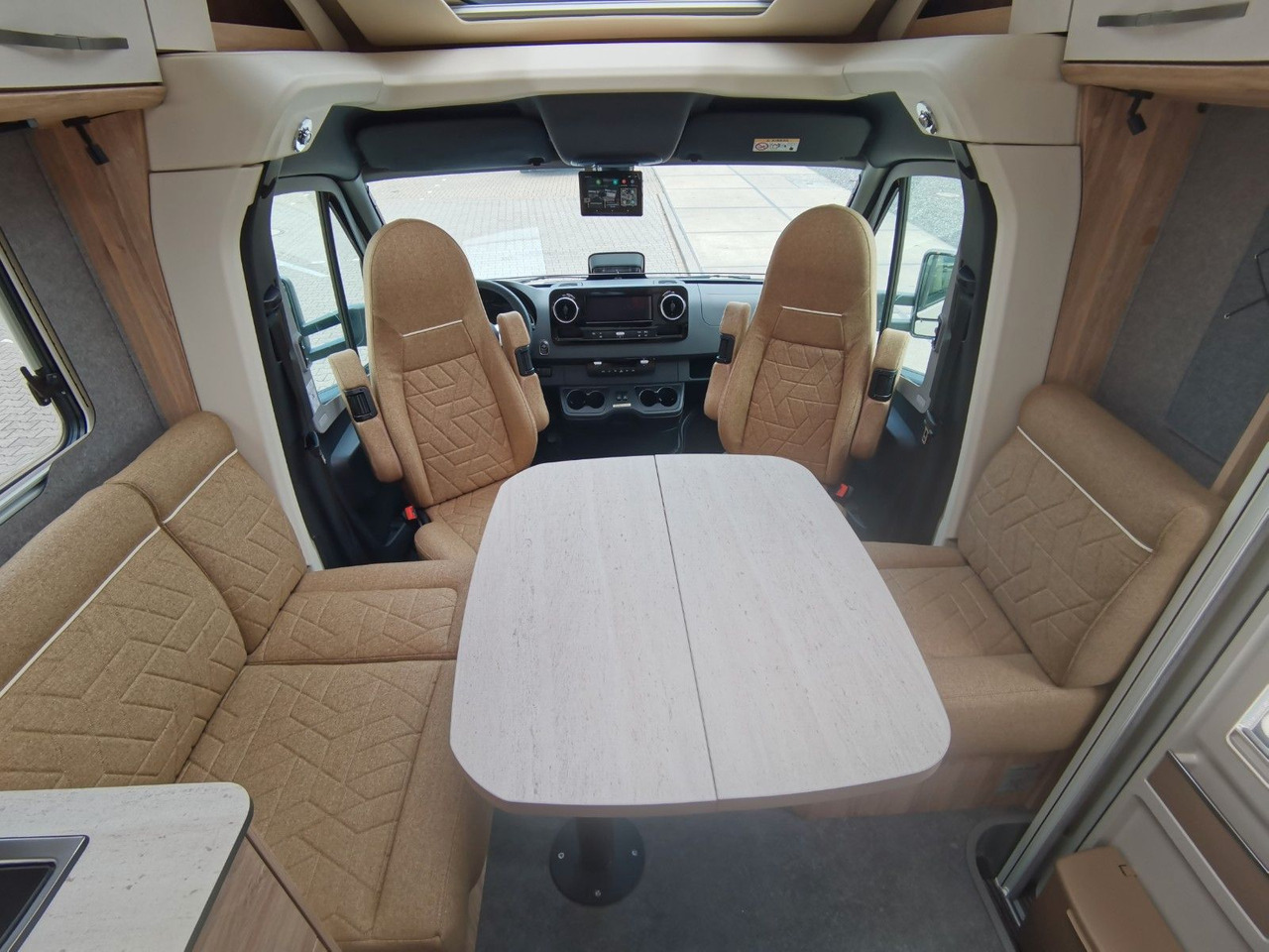 موتر هوم شبه متكامل Eura Mobil XTURA 686 EF /MODELL 2025 / 4x4 /TOP-AUSSTATTUNG: صور 18