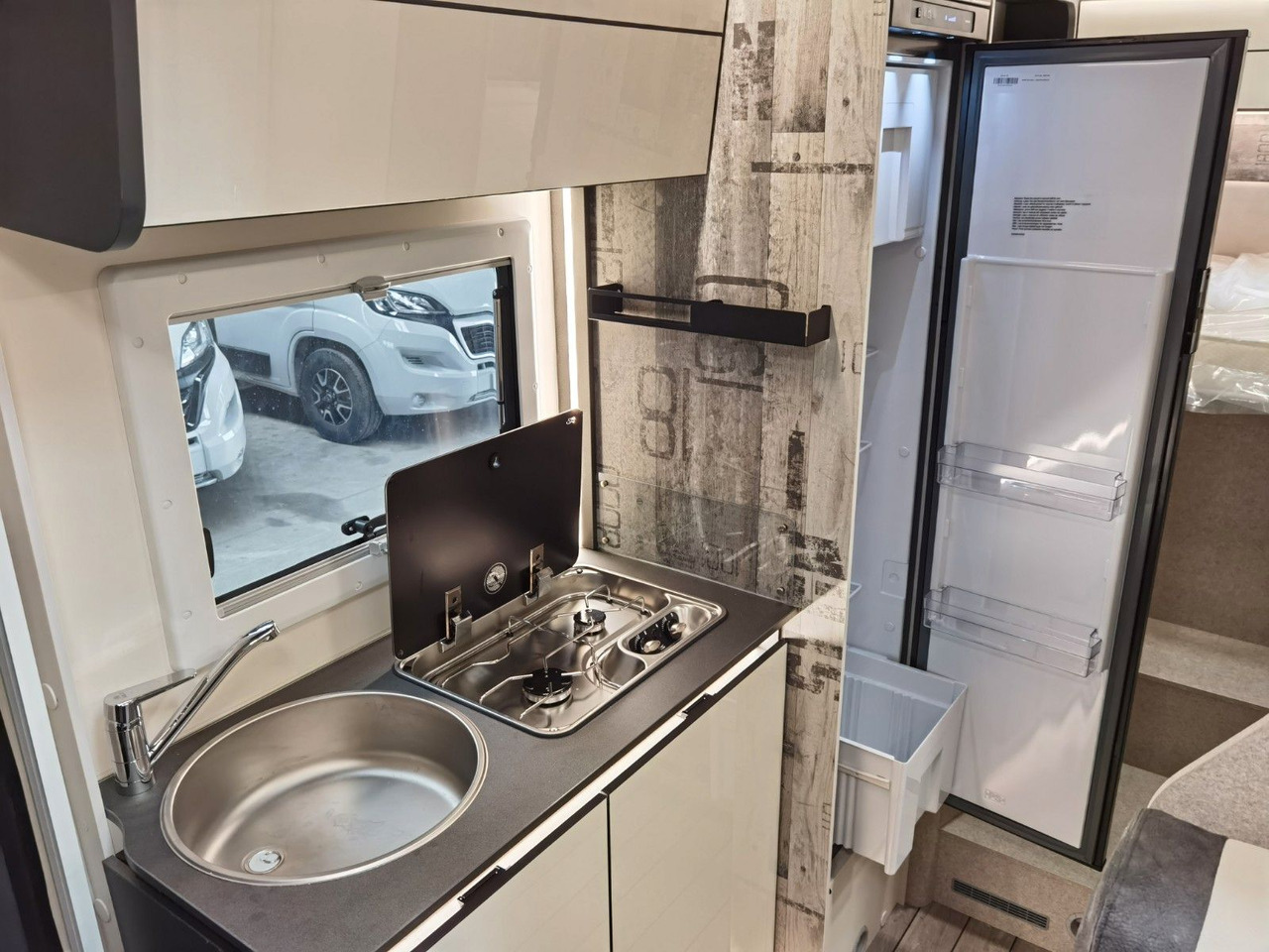 موتر هوم شبه متكامل Forster T 669 EBN COUPÈ / 165PS-DSG / SILVER - EDITION: صور 14 موتر هوم شبه متكامل Forster T 669 EBN COUPÈ / 165PS-DSG / SILVER - EDITION: صور 14