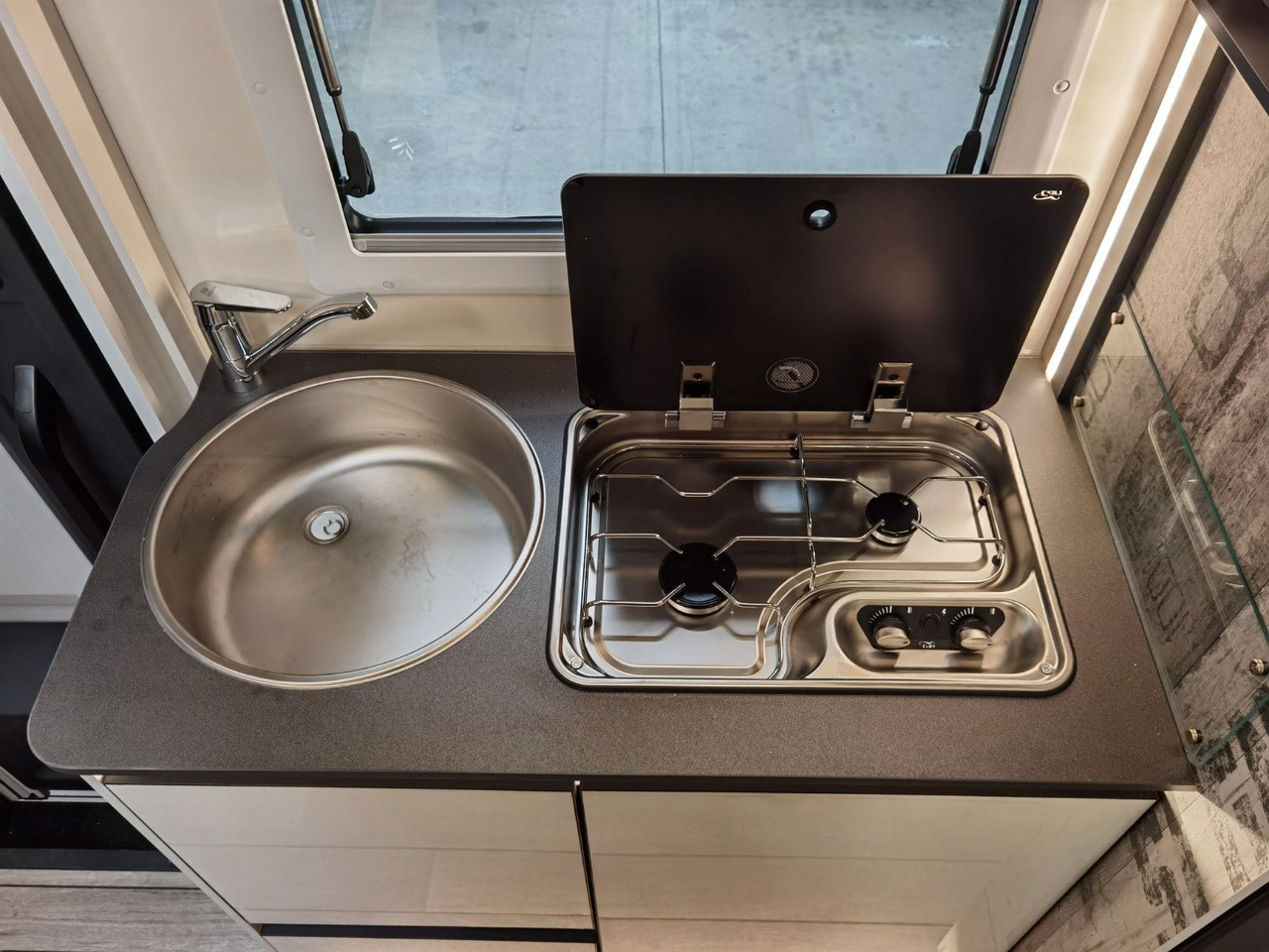 موتر هوم شبه متكامل Forster T 669 EBN COUPÈ / 165PS-DSG / SILVER - EDITION: صور 15 موتر هوم شبه متكامل Forster T 669 EBN COUPÈ / 165PS-DSG / SILVER - EDITION: صور 15