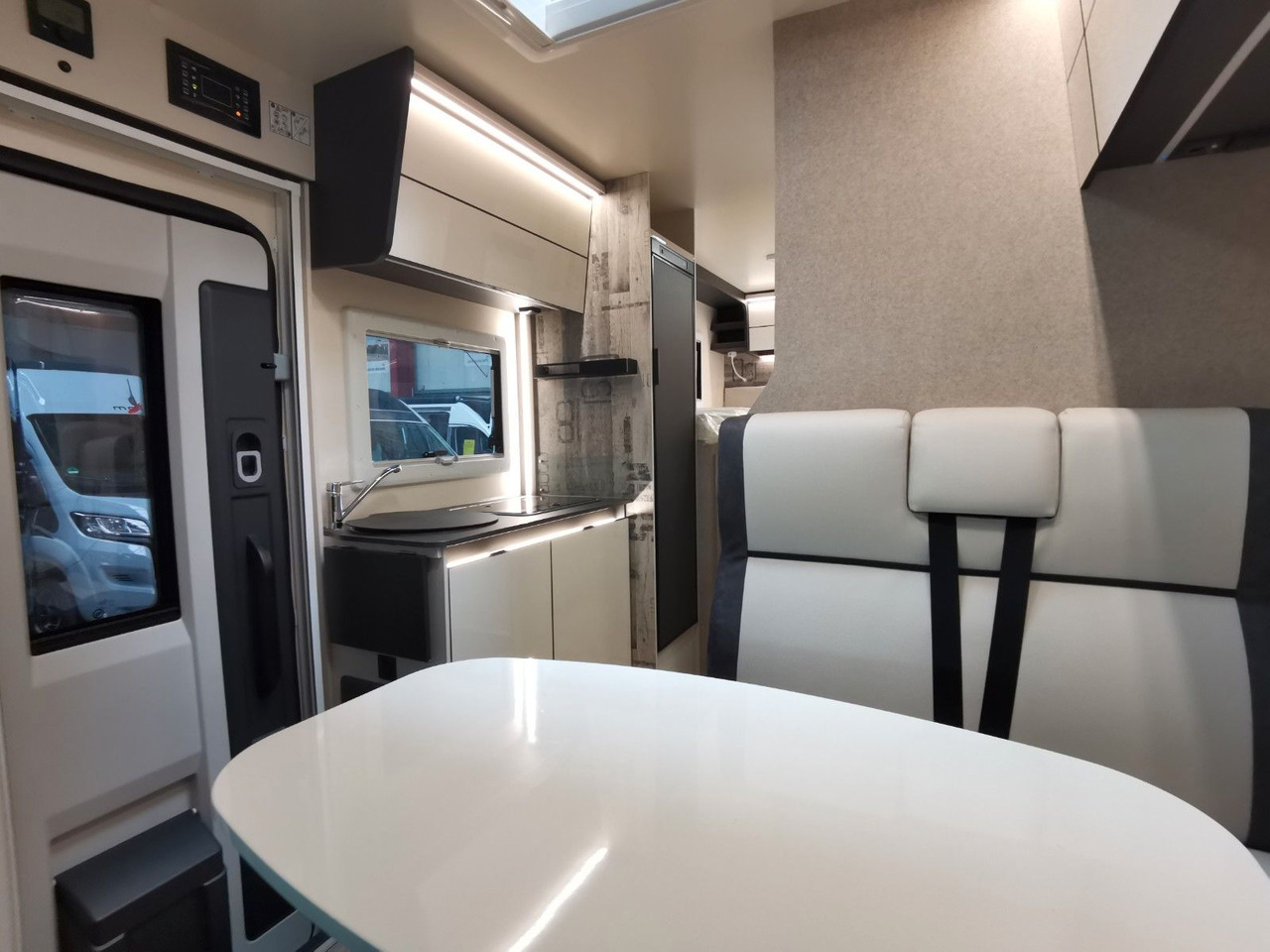 موتر هوم شبه متكامل Forster T 669 EBN COUPÈ / 165PS-DSG / SILVER - EDITION: صور 11 موتر هوم شبه متكامل Forster T 669 EBN COUPÈ / 165PS-DSG / SILVER - EDITION: صور 11