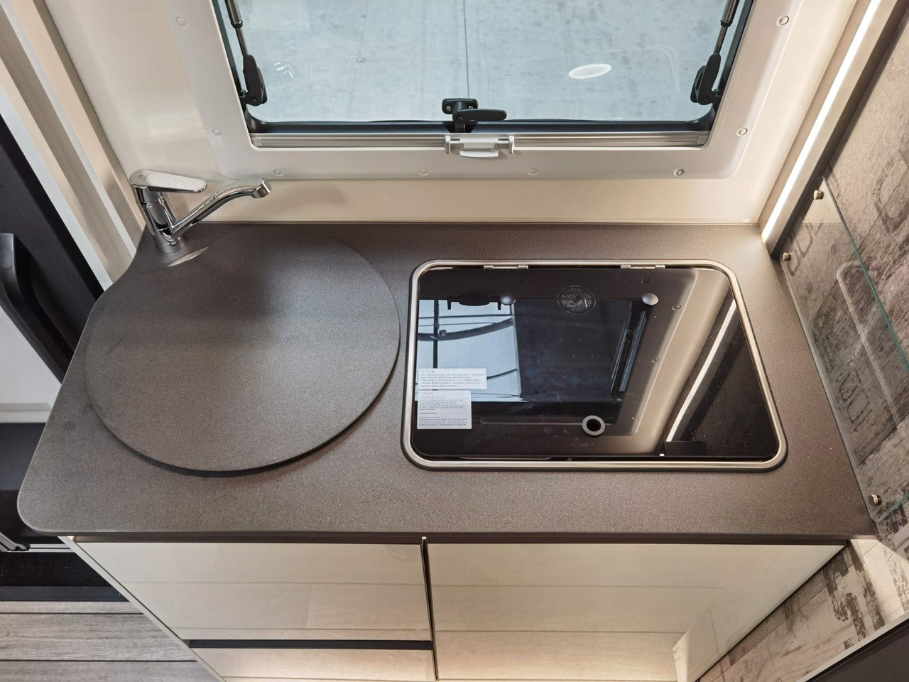 موتر هوم شبه متكامل Forster T 669 EBN COUPÈ / 165PS-DSG / SILVER - EDITION: صور 16 موتر هوم شبه متكامل Forster T 669 EBN COUPÈ / 165PS-DSG / SILVER - EDITION: صور 16