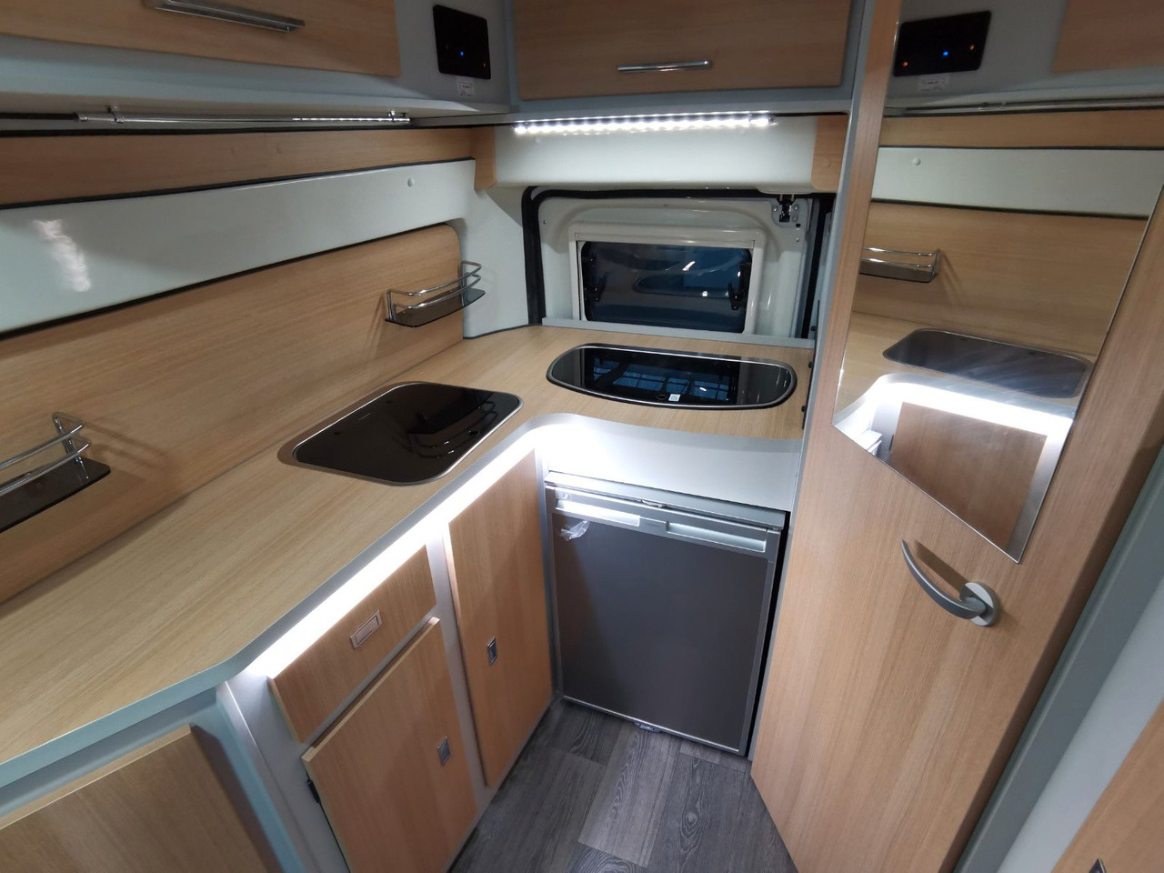 كرفان فان Karmann DEXTER 550 / 140PS / CONCEPT - PAKET & HUBBETT Karmann DEXTER 550 / 140PS / CONCEPT - PAKET & HUBBETT: صور 14