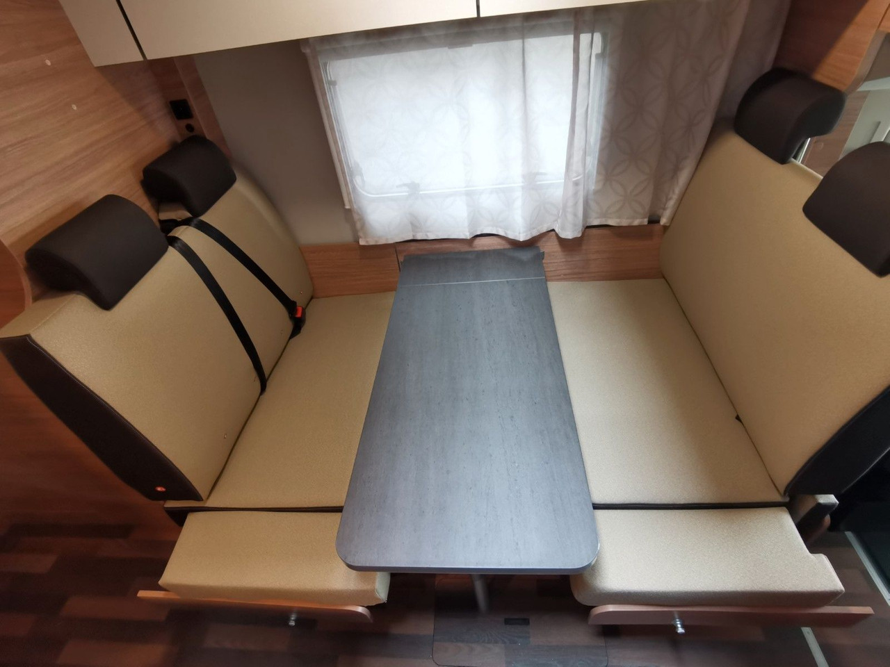 موتر هوم سقف عالي Weinsberg CARAHOME 600 DKG / 140PS / ETAGENBETTEN / 5xPERS: صور 15 موتر هوم سقف عالي Weinsberg CARAHOME 600 DKG / 140PS / ETAGENBETTEN / 5xPERS: صور 15