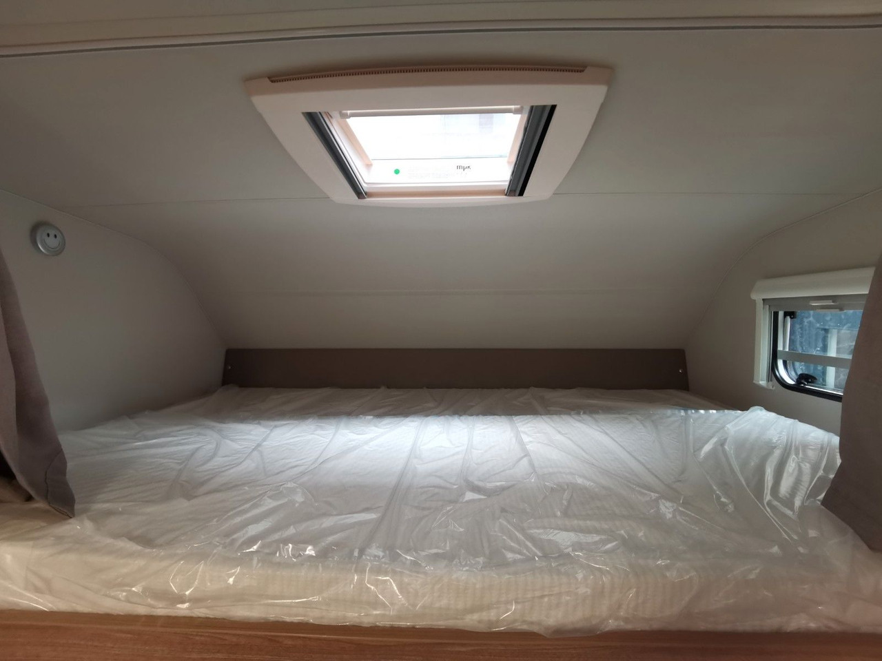 موتر هوم سقف عالي Weinsberg CARAHOME 600 DKG / 140PS / ETAGENBETTEN / 5xPERS: صور 21 موتر هوم سقف عالي Weinsberg CARAHOME 600 DKG / 140PS / ETAGENBETTEN / 5xPERS: صور 21